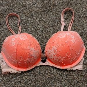32A padded under wire Victoria secret bra